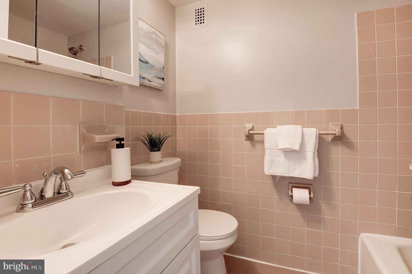 5340 HOLMES RUN PKWY #901, ALEXANDRIA, Virginia 22304, 1 Bedroom Bedrooms, ,1 BathroomBathrooms,Residential,For sale,5340 HOLMES RUN PKWY #901,VAAX2050936 MLS # VAAX2050936
