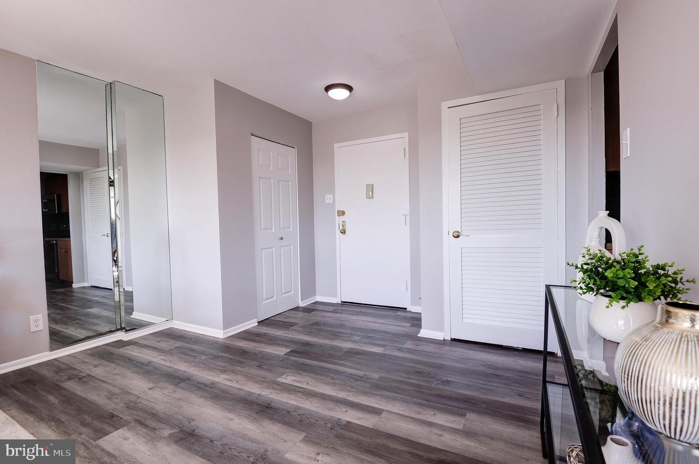 5340 HOLMES RUN PKWY #901, ALEXANDRIA, Virginia 22304, 1 Bedroom Bedrooms, ,1 BathroomBathrooms,Residential,For sale,5340 HOLMES RUN PKWY #901,VAAX2050936 MLS # VAAX2050936