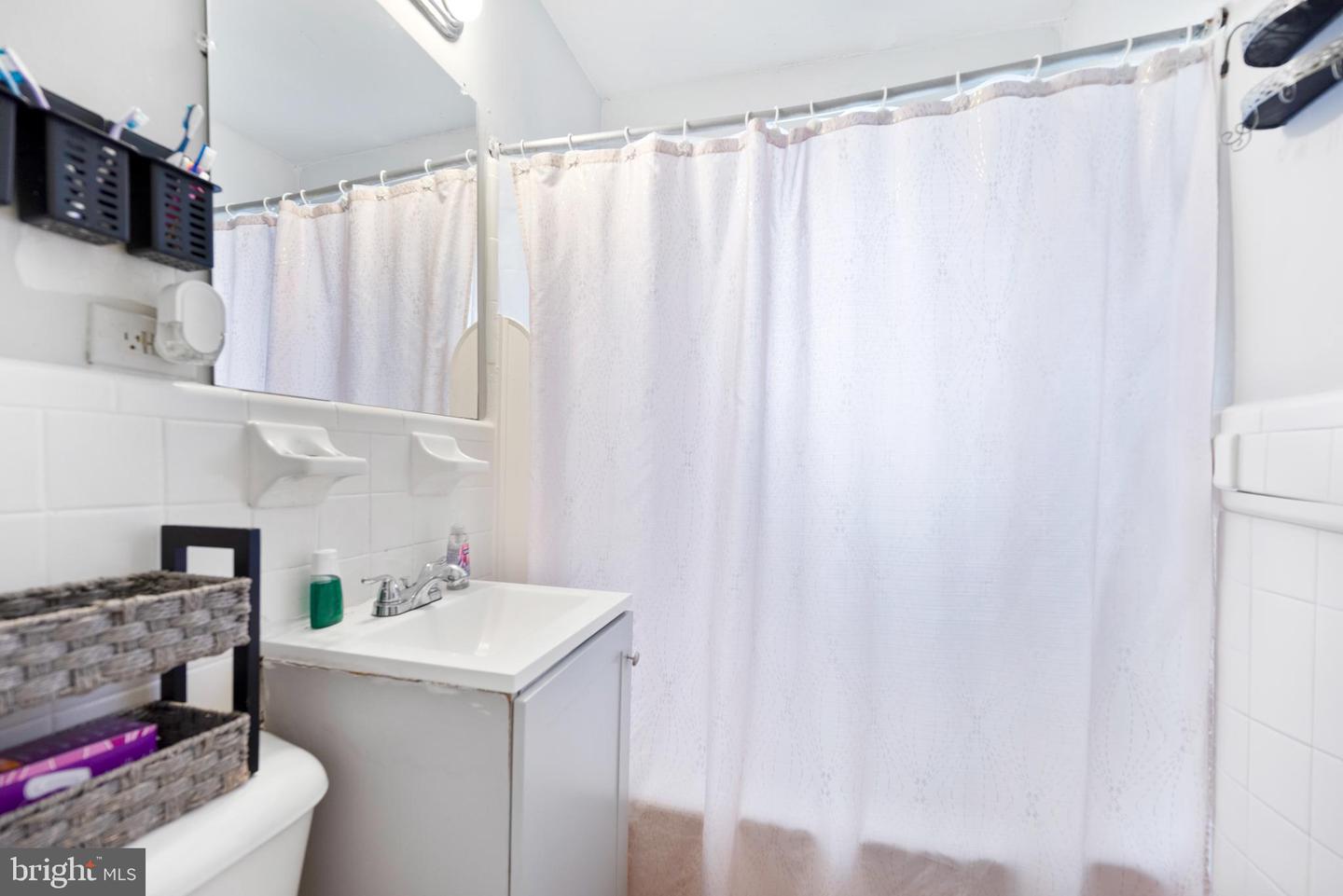 3076 PATRICK HENRY DR #202, FALLS CHURCH, Virginia 22044, 1 Bedroom Bedrooms, ,1 BathroomBathrooms,Residential,For sale,3076 PATRICK HENRY DR #202,VAFX2274948 MLS # VAFX2274948