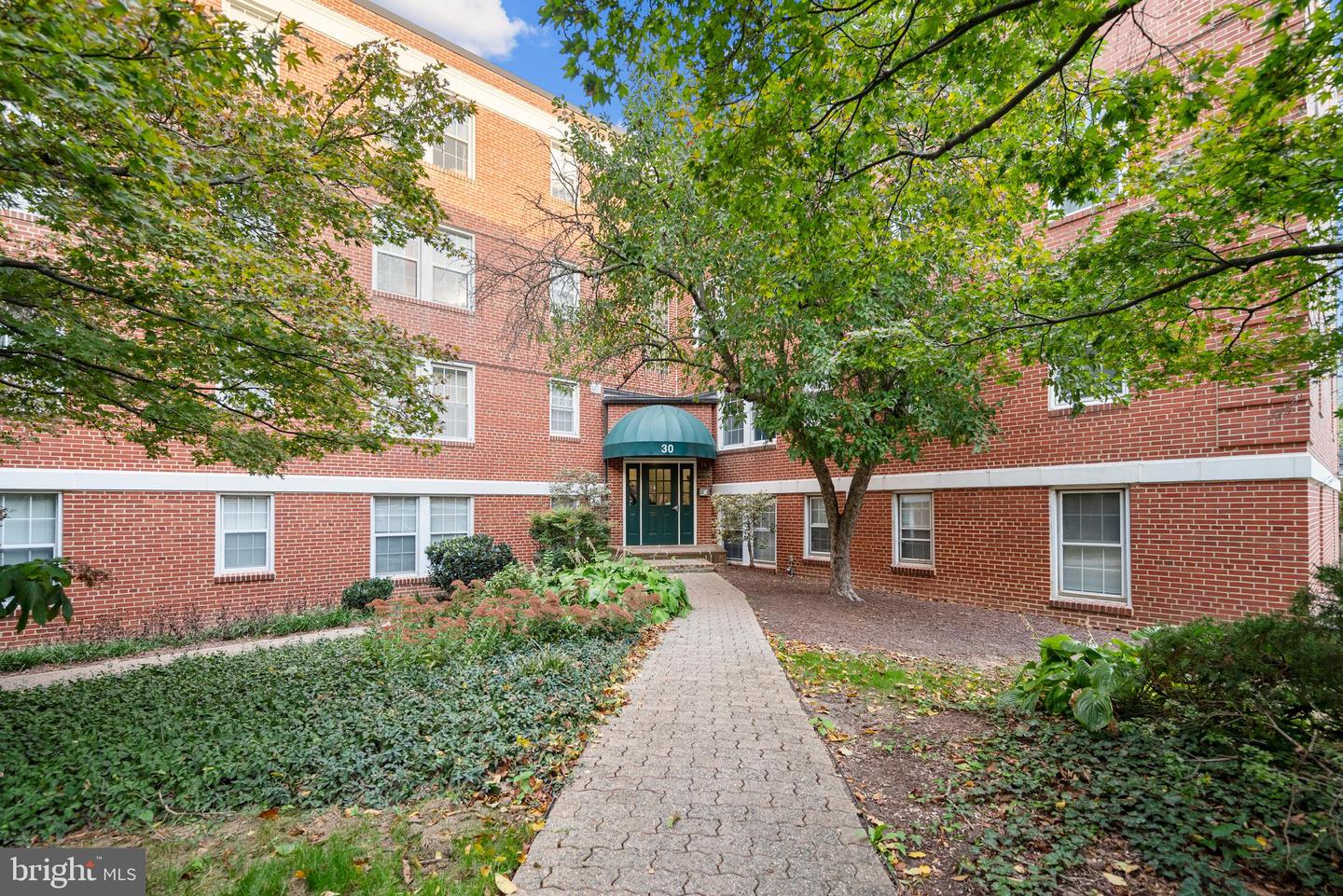 30 S OLD GLEBE RD #106-E, ARLINGTON, Virginia 22204, 1 Bedroom Bedrooms, ,1 BathroomBathrooms,Residential,For sale,30 S OLD GLEBE RD #106-E,VAAR2065042 MLS # VAAR2065042