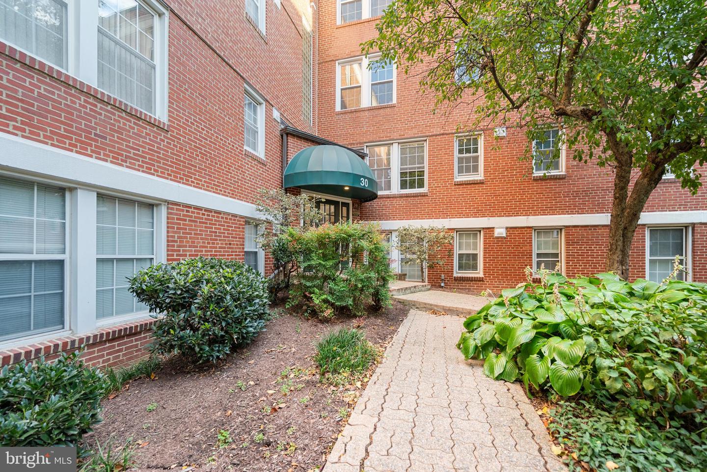 30 S OLD GLEBE RD #106-E, ARLINGTON, Virginia 22204, 1 Bedroom Bedrooms, ,1 BathroomBathrooms,Residential,For sale,30 S OLD GLEBE RD #106-E,VAAR2065042 MLS # VAAR2065042