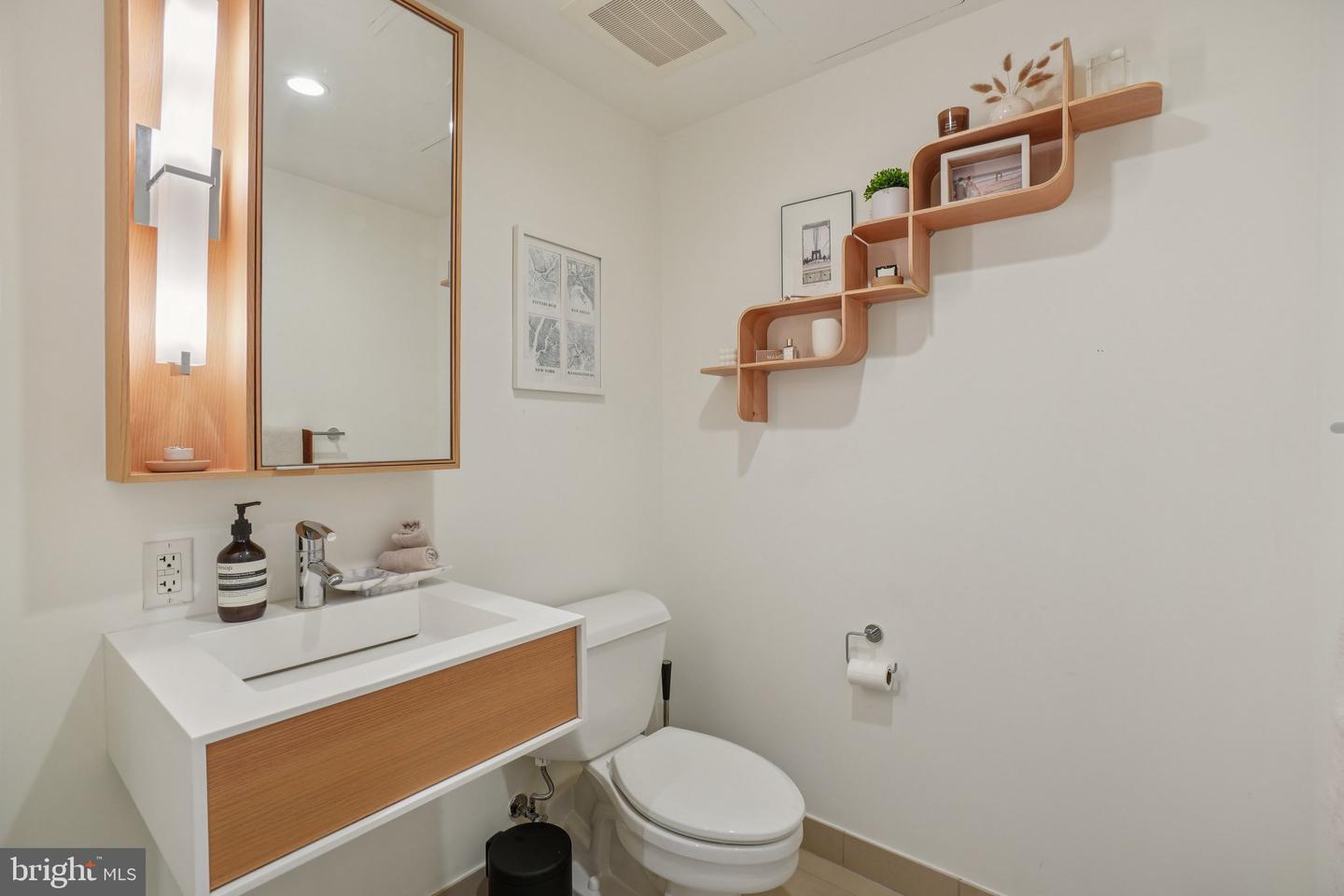 1515 15TH ST NW #206, WASHINGTON, District Of Columbia 20005, 1 Bedroom Bedrooms, ,1 BathroomBathrooms,Residential,For sale,1515 15TH ST NW #206,DCDC2227630 MLS # DCDC2227630