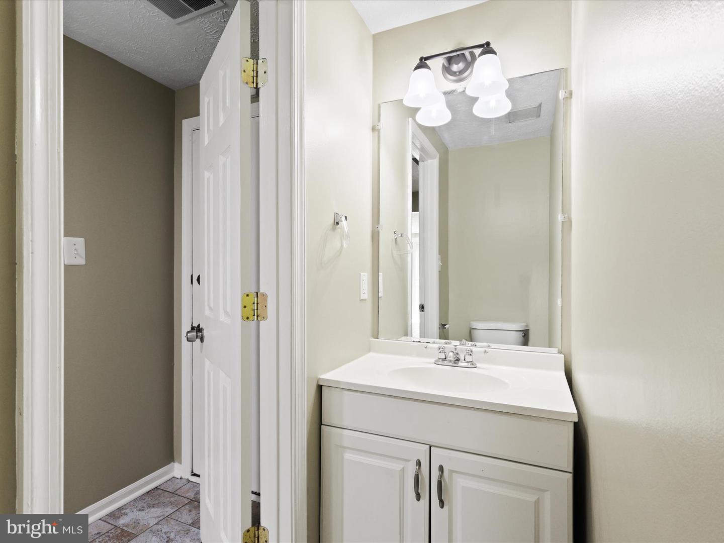4757 HERSAND CT, WOODBRIDGE, Virginia 22193, 2 Bedrooms Bedrooms, ,1 BathroomBathrooms,Residential,For sale,4757 HERSAND CT,VAPW2106286 MLS # VAPW2106286