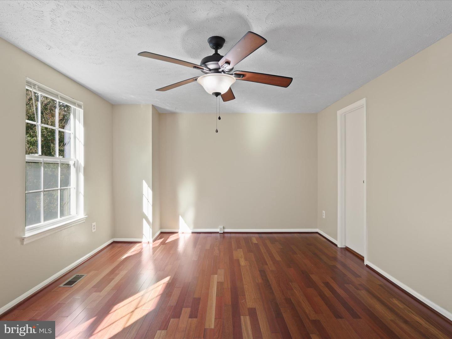 4757 HERSAND CT, WOODBRIDGE, Virginia 22193, 2 Bedrooms Bedrooms, ,1 BathroomBathrooms,Residential,For sale,4757 HERSAND CT,VAPW2106286 MLS # VAPW2106286