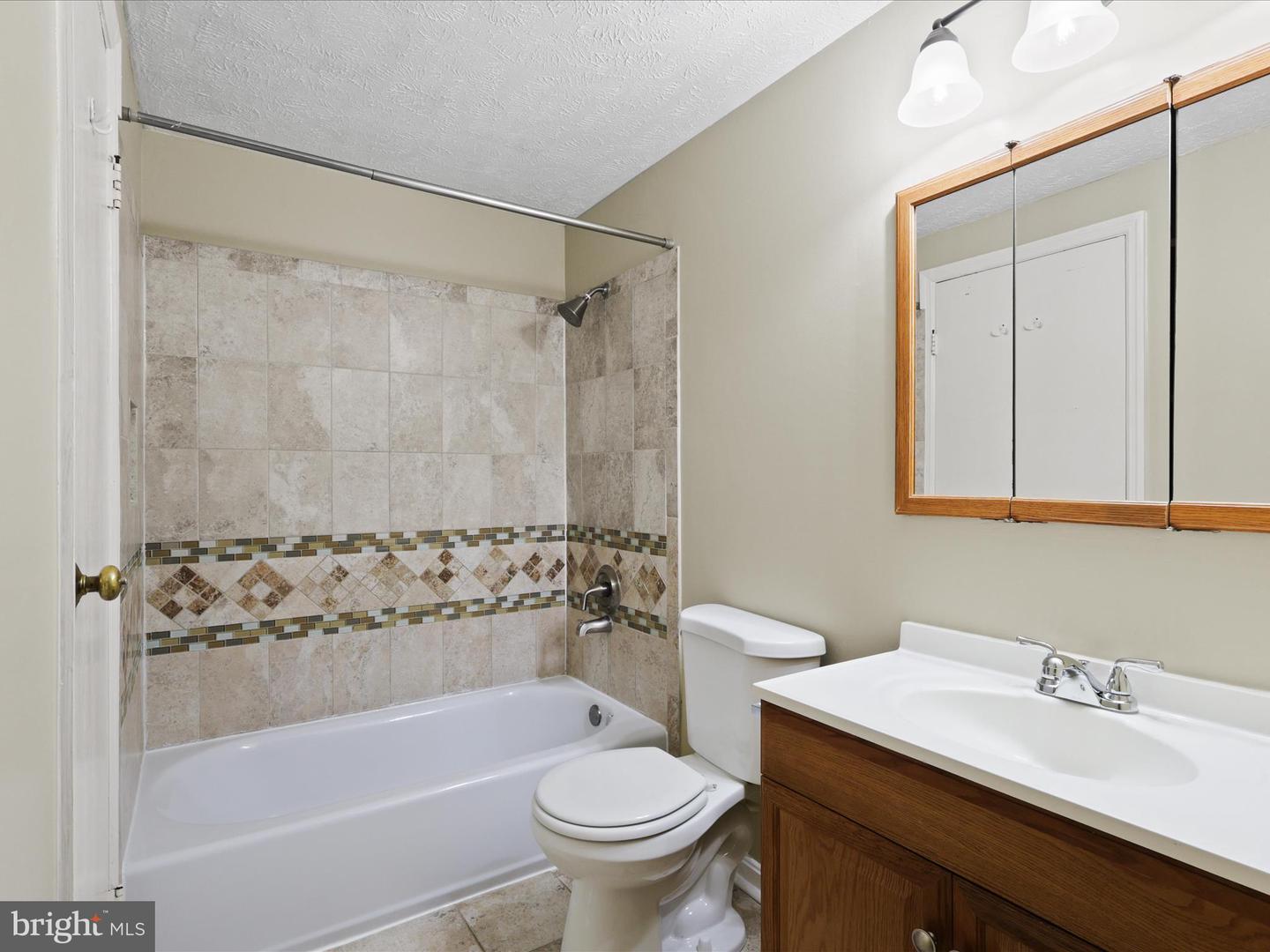 4757 HERSAND CT, WOODBRIDGE, Virginia 22193, 2 Bedrooms Bedrooms, ,1 BathroomBathrooms,Residential,For sale,4757 HERSAND CT,VAPW2106286 MLS # VAPW2106286