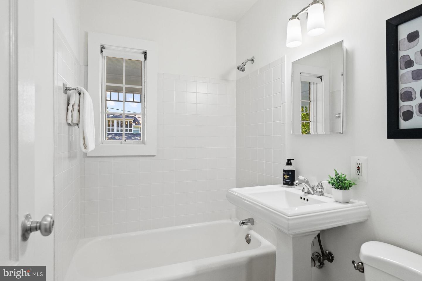 2647 WOODLEY PL, FALLS CHURCH, Virginia 22046, 5 Bedrooms Bedrooms, ,4 BathroomsBathrooms,Residential,For sale,2647 WOODLEY PL,VAFX2275100 MLS # VAFX2275100