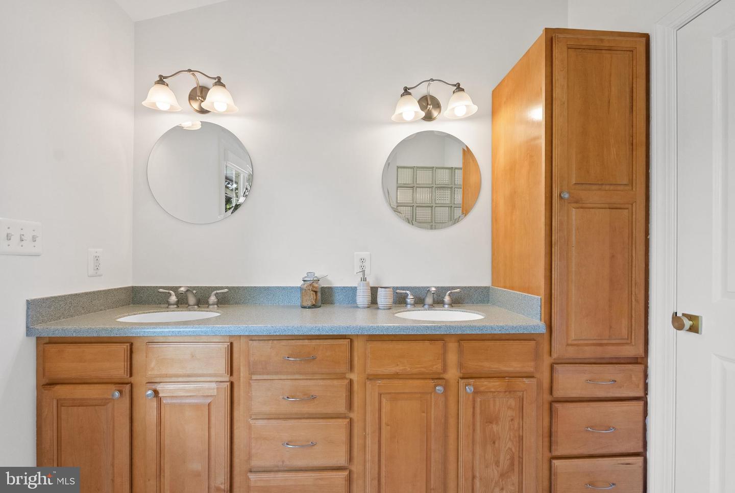 2647 WOODLEY PL, FALLS CHURCH, Virginia 22046, 5 Bedrooms Bedrooms, ,4 BathroomsBathrooms,Residential,For sale,2647 WOODLEY PL,VAFX2275100 MLS # VAFX2275100