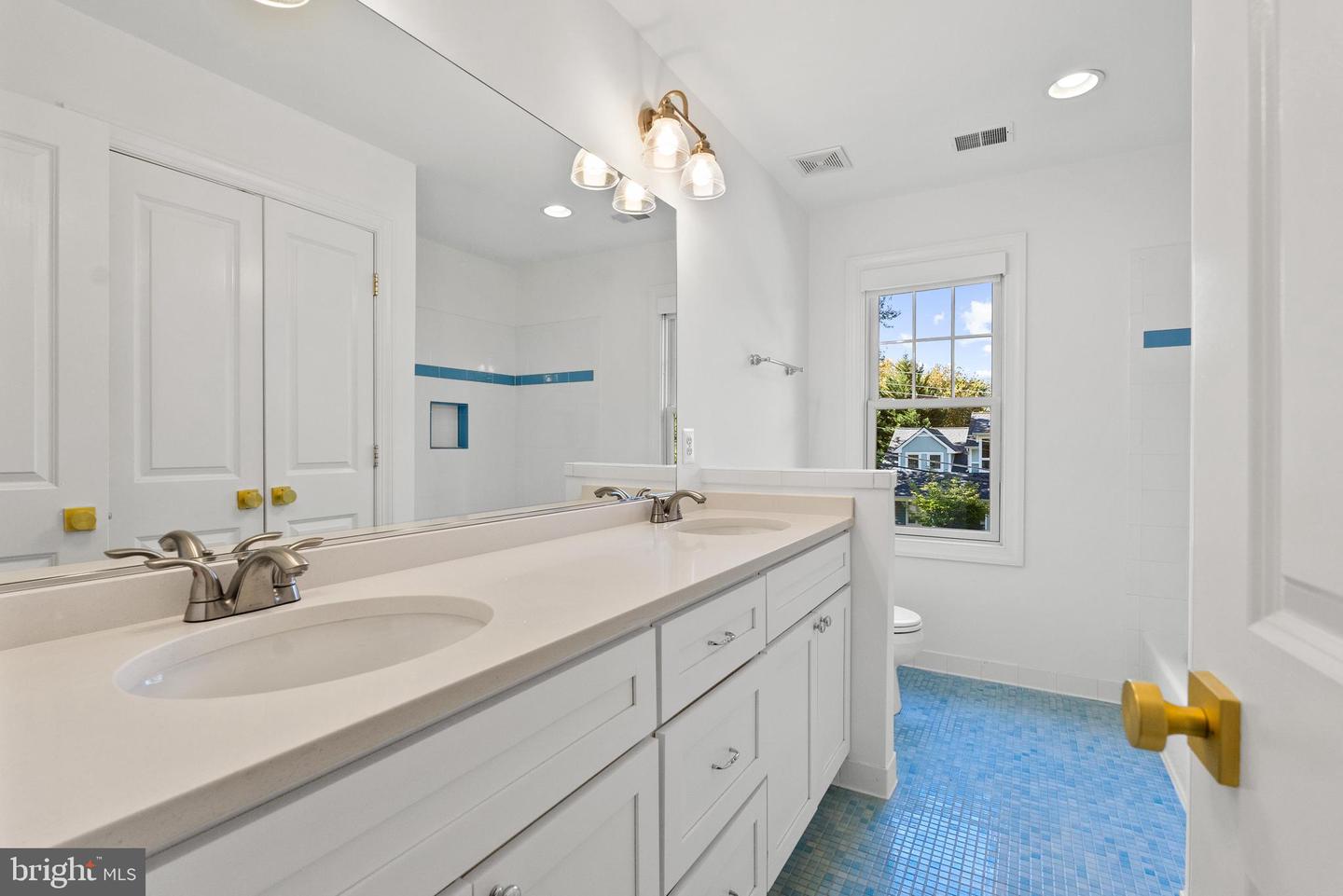 2647 WOODLEY PL, FALLS CHURCH, Virginia 22046, 5 Bedrooms Bedrooms, ,4 BathroomsBathrooms,Residential,For sale,2647 WOODLEY PL,VAFX2275100 MLS # VAFX2275100