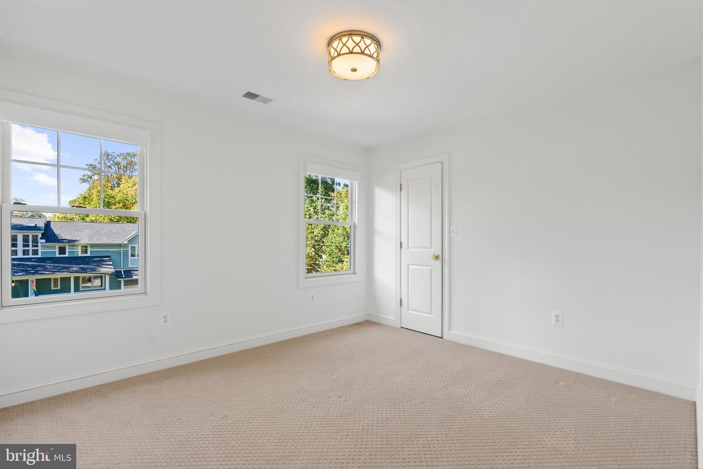 2647 WOODLEY PL, FALLS CHURCH, Virginia 22046, 5 Bedrooms Bedrooms, ,4 BathroomsBathrooms,Residential,For sale,2647 WOODLEY PL,VAFX2275100 MLS # VAFX2275100