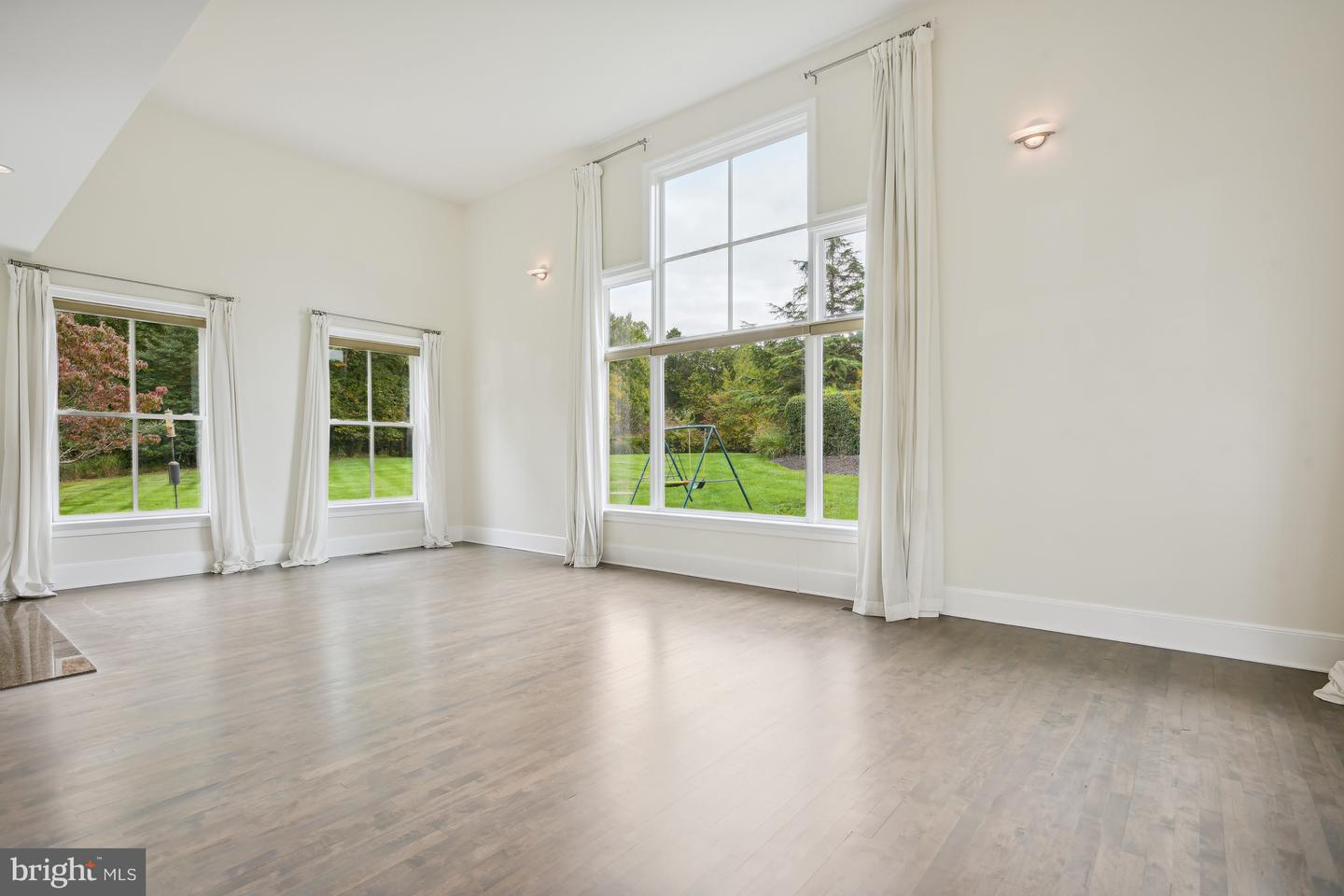 10747 RIVERSCAPE RUN, GREAT FALLS, Virginia 22066, 4 Bedrooms Bedrooms, ,5 BathroomsBathrooms,Residential,For sale,10747 RIVERSCAPE RUN,VAFX2275130 MLS # VAFX2275130