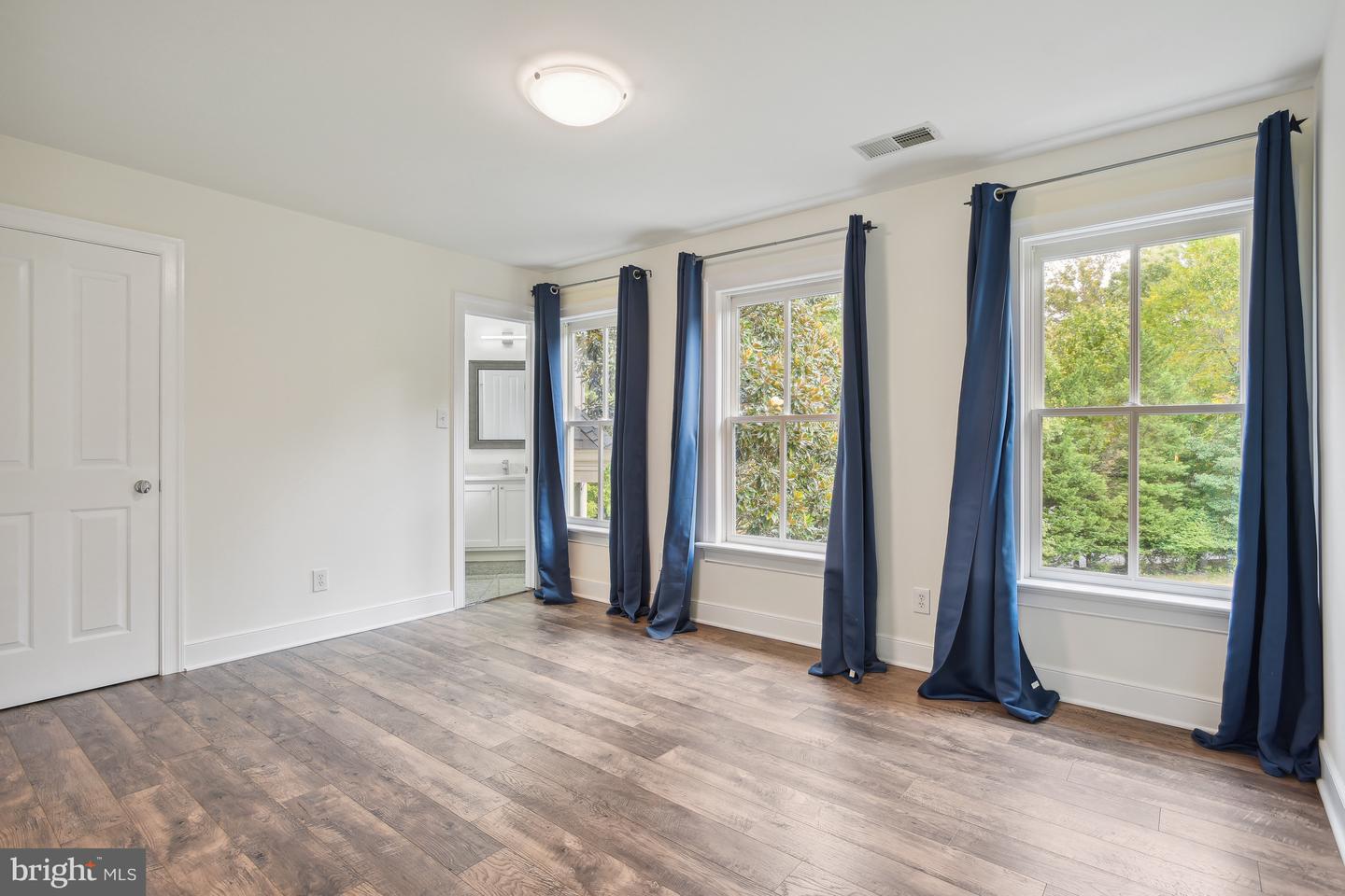 10747 RIVERSCAPE RUN, GREAT FALLS, Virginia 22066, 4 Bedrooms Bedrooms, ,5 BathroomsBathrooms,Residential,For sale,10747 RIVERSCAPE RUN,VAFX2275130 MLS # VAFX2275130