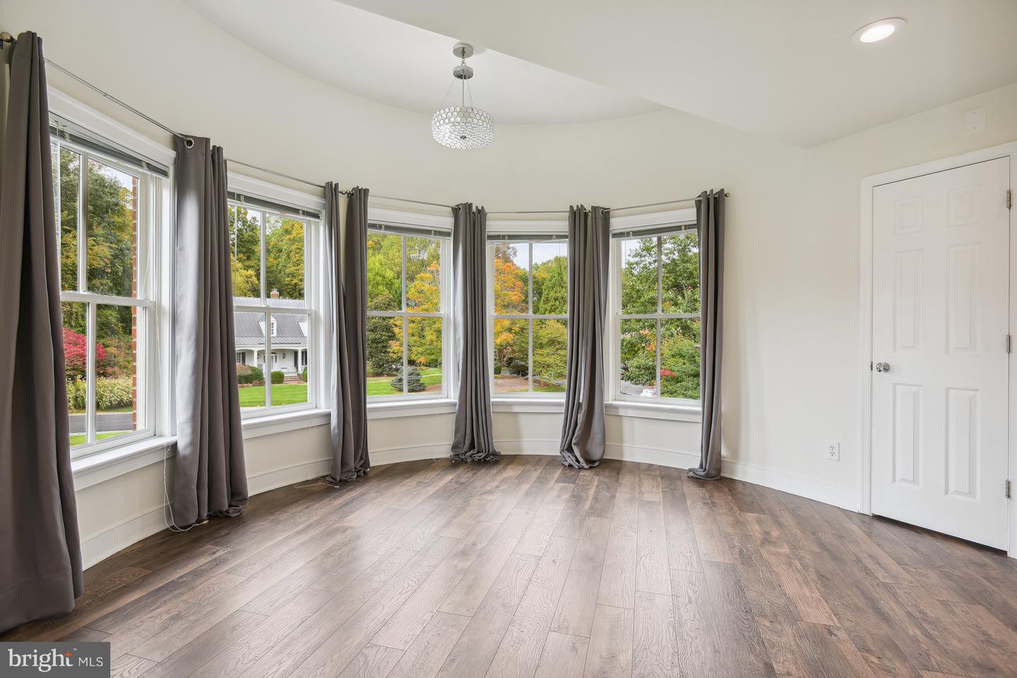 10747 RIVERSCAPE RUN, GREAT FALLS, Virginia 22066, 4 Bedrooms Bedrooms, ,5 BathroomsBathrooms,Residential,For sale,10747 RIVERSCAPE RUN,VAFX2275130 MLS # VAFX2275130