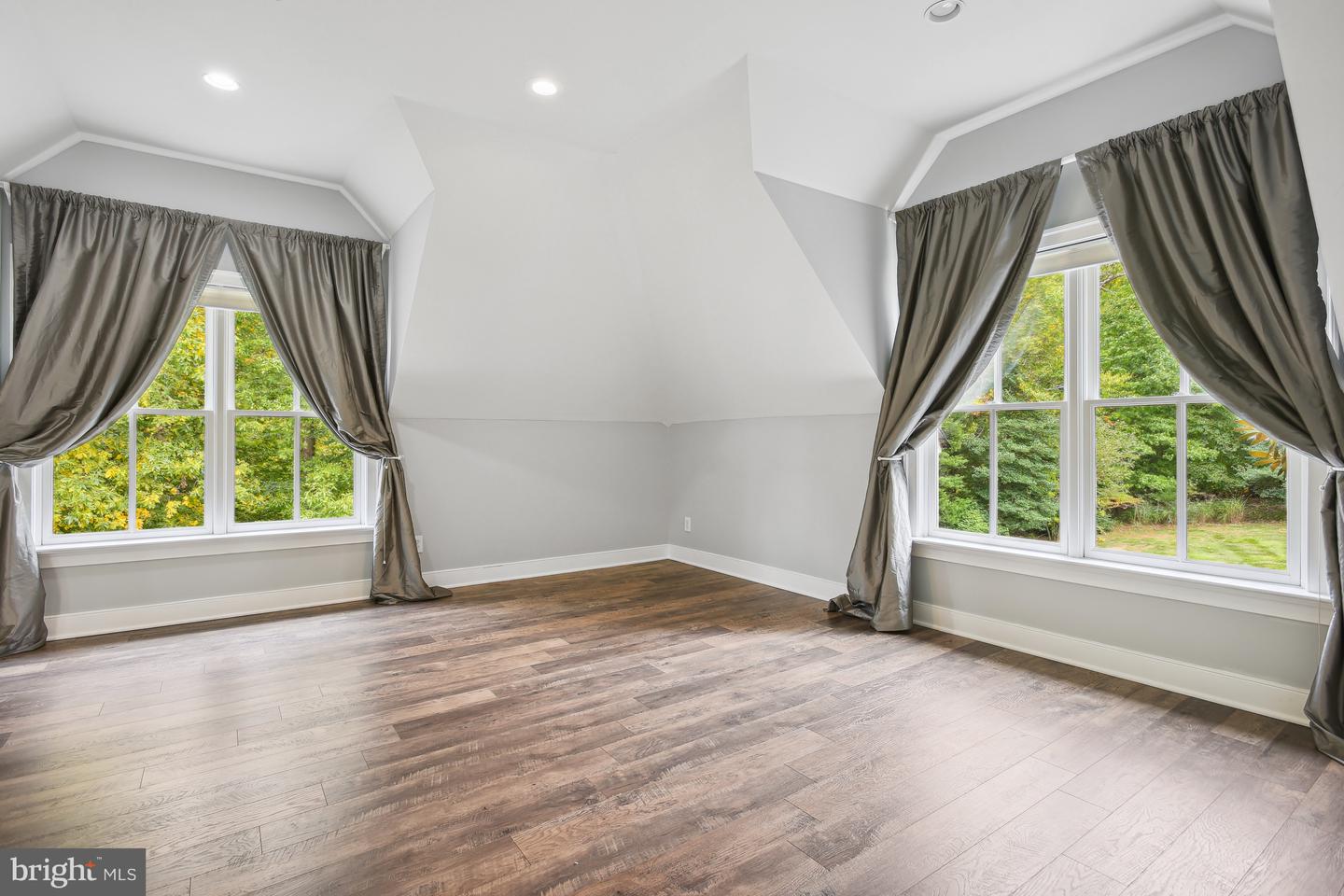 10747 RIVERSCAPE RUN, GREAT FALLS, Virginia 22066, 4 Bedrooms Bedrooms, ,5 BathroomsBathrooms,Residential,For sale,10747 RIVERSCAPE RUN,VAFX2275130 MLS # VAFX2275130