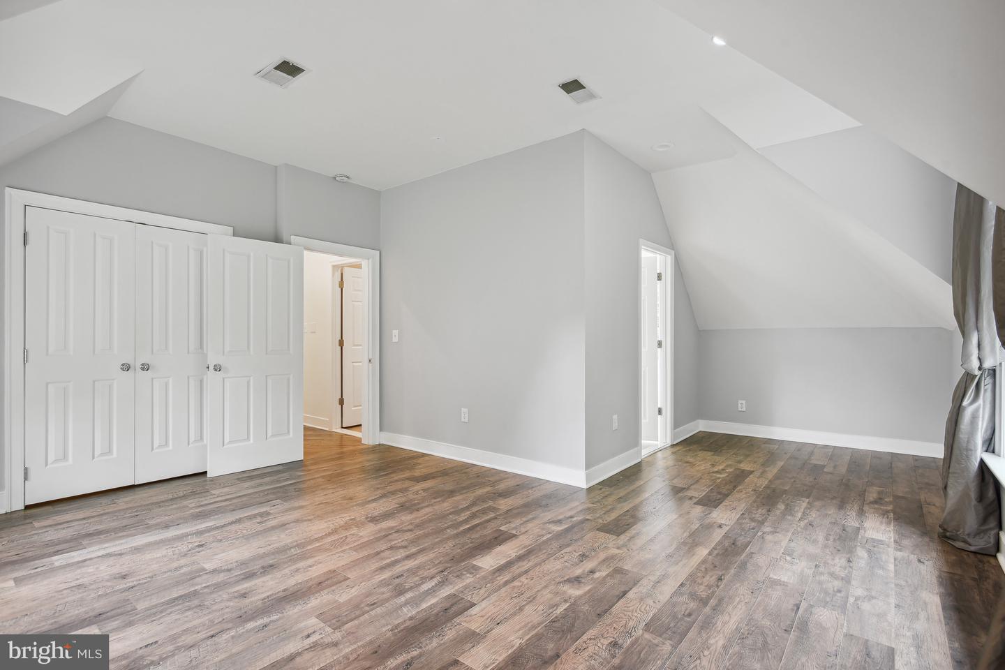10747 RIVERSCAPE RUN, GREAT FALLS, Virginia 22066, 4 Bedrooms Bedrooms, ,5 BathroomsBathrooms,Residential,For sale,10747 RIVERSCAPE RUN,VAFX2275130 MLS # VAFX2275130