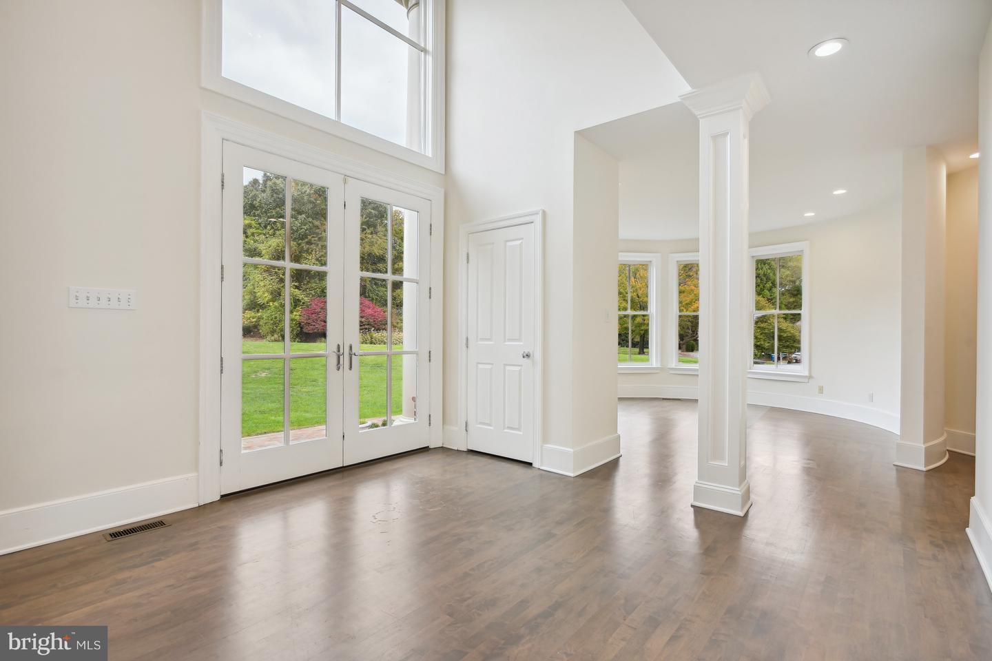 10747 RIVERSCAPE RUN, GREAT FALLS, Virginia 22066, 4 Bedrooms Bedrooms, ,5 BathroomsBathrooms,Residential,For sale,10747 RIVERSCAPE RUN,VAFX2275130 MLS # VAFX2275130