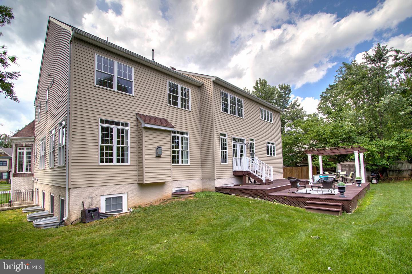9813 SUNRISE RD, VIENNA, Virginia 22181, 7 Bedrooms Bedrooms, ,5 BathroomsBathrooms,Residential,For sale,9813 SUNRISE RD,VAFX2275132 MLS # VAFX2275132