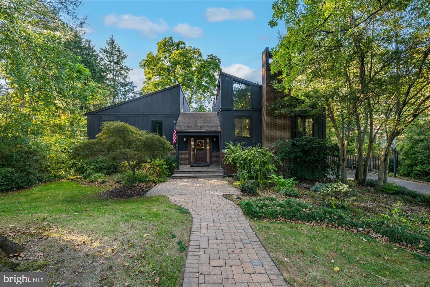6952 DUNCRAIG CT, MCLEAN, Virginia 22101, 5 Bedrooms Bedrooms, ,4 BathroomsBathrooms,Residential,For sale,6952 DUNCRAIG CT,VAFX2275168 MLS # VAFX2275168