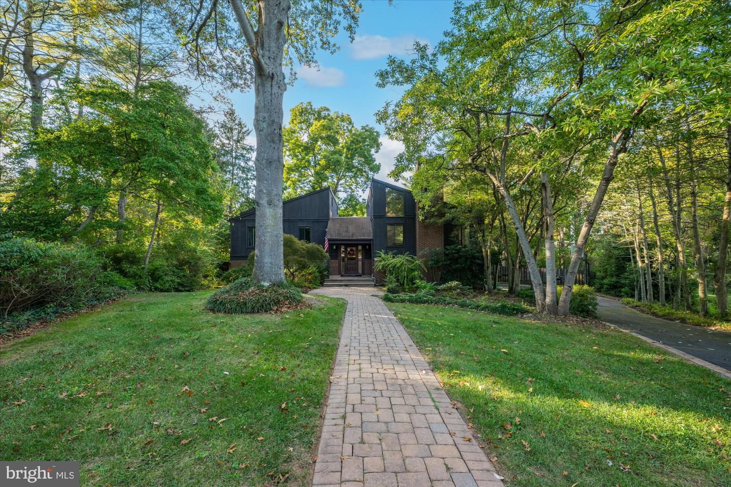 6952 DUNCRAIG CT, MCLEAN, Virginia 22101, 5 Bedrooms Bedrooms, ,4 BathroomsBathrooms,Residential,For sale,6952 DUNCRAIG CT,VAFX2275168 MLS # VAFX2275168