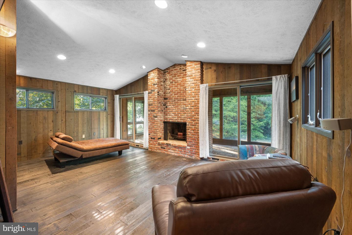 6952 DUNCRAIG CT, MCLEAN, Virginia 22101, 5 Bedrooms Bedrooms, ,4 BathroomsBathrooms,Residential,For sale,6952 DUNCRAIG CT,VAFX2275168 MLS # VAFX2275168