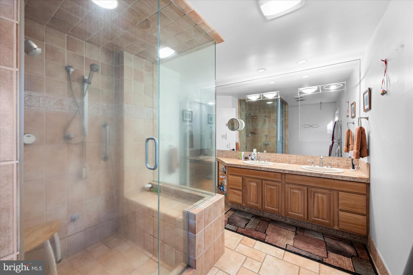 6952 DUNCRAIG CT, MCLEAN, Virginia 22101, 5 Bedrooms Bedrooms, ,4 BathroomsBathrooms,Residential,For sale,6952 DUNCRAIG CT,VAFX2275168 MLS # VAFX2275168