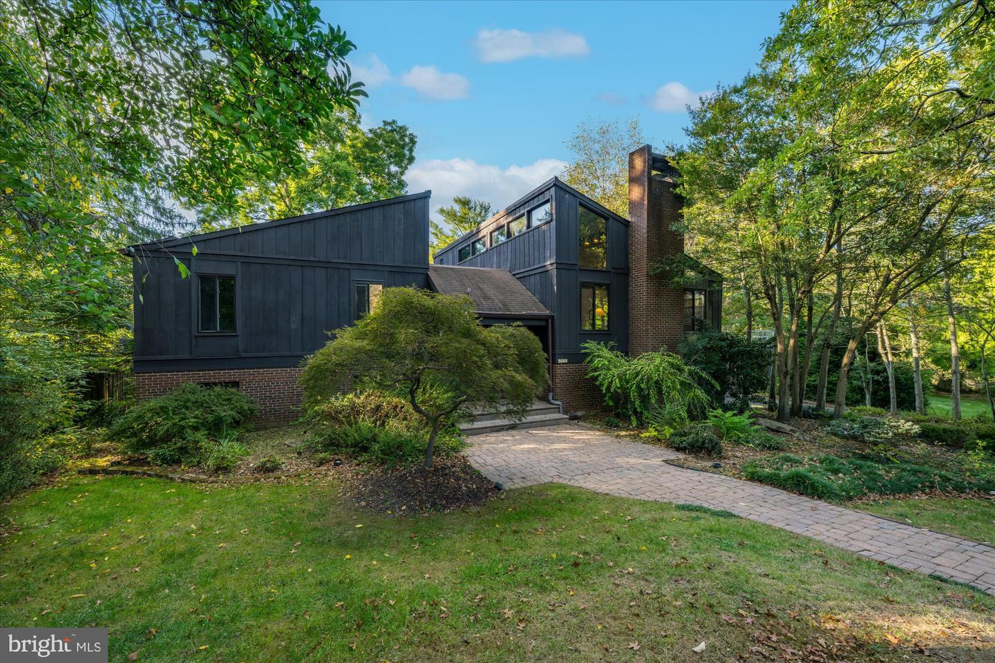 6952 DUNCRAIG CT, MCLEAN, Virginia 22101, 5 Bedrooms Bedrooms, ,4 BathroomsBathrooms,Residential,For sale,6952 DUNCRAIG CT,VAFX2275168 MLS # VAFX2275168