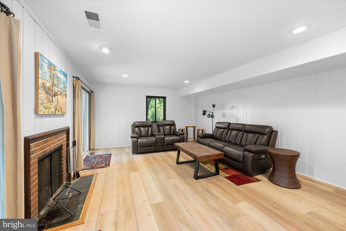6952 DUNCRAIG CT, MCLEAN, Virginia 22101, 5 Bedrooms Bedrooms, ,4 BathroomsBathrooms,Residential,For sale,6952 DUNCRAIG CT,VAFX2275168 MLS # VAFX2275168