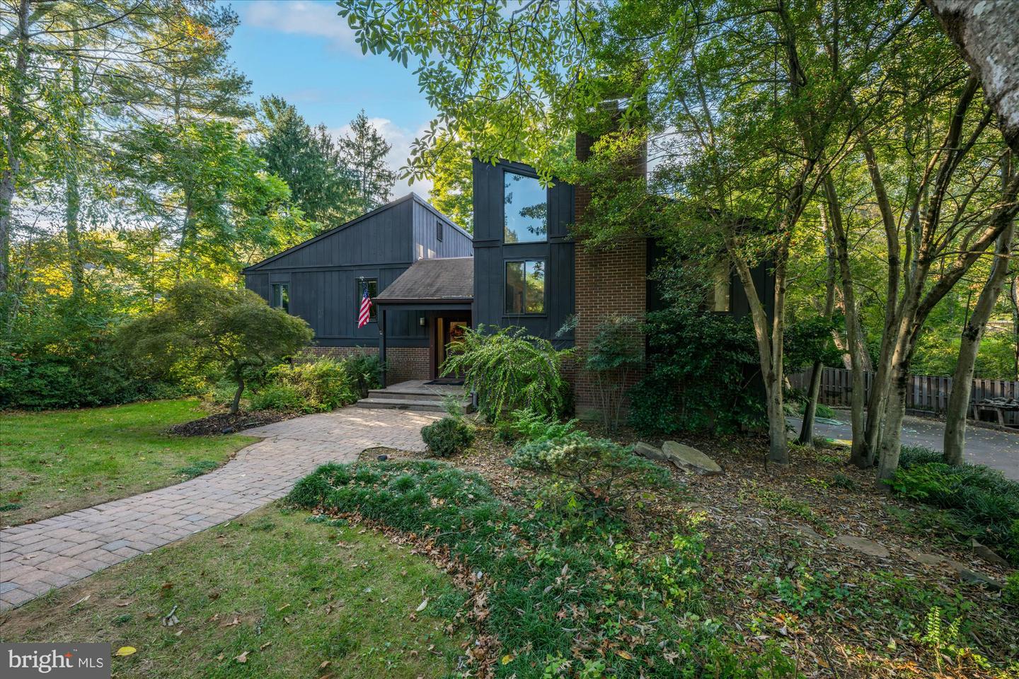 6952 DUNCRAIG CT, MCLEAN, Virginia 22101, 5 Bedrooms Bedrooms, ,4 BathroomsBathrooms,Residential,For sale,6952 DUNCRAIG CT,VAFX2275168 MLS # VAFX2275168