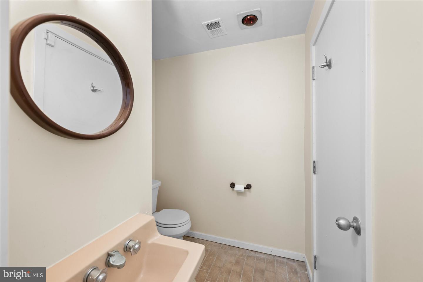 6952 DUNCRAIG CT, MCLEAN, Virginia 22101, 5 Bedrooms Bedrooms, ,4 BathroomsBathrooms,Residential,For sale,6952 DUNCRAIG CT,VAFX2275168 MLS # VAFX2275168