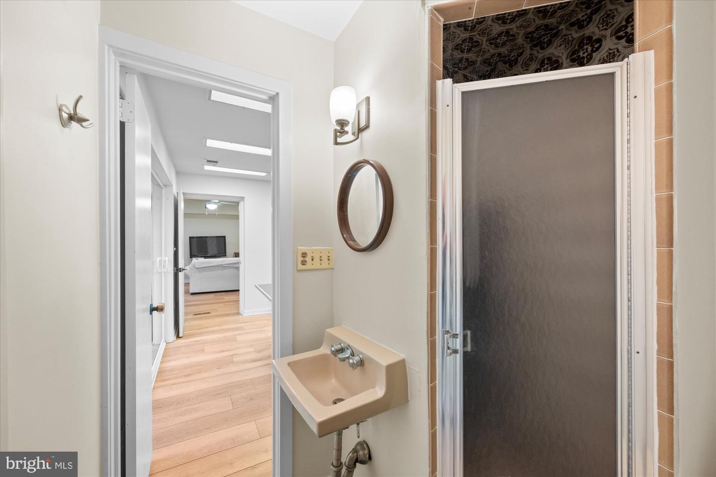 6952 DUNCRAIG CT, MCLEAN, Virginia 22101, 5 Bedrooms Bedrooms, ,4 BathroomsBathrooms,Residential,For sale,6952 DUNCRAIG CT,VAFX2275168 MLS # VAFX2275168