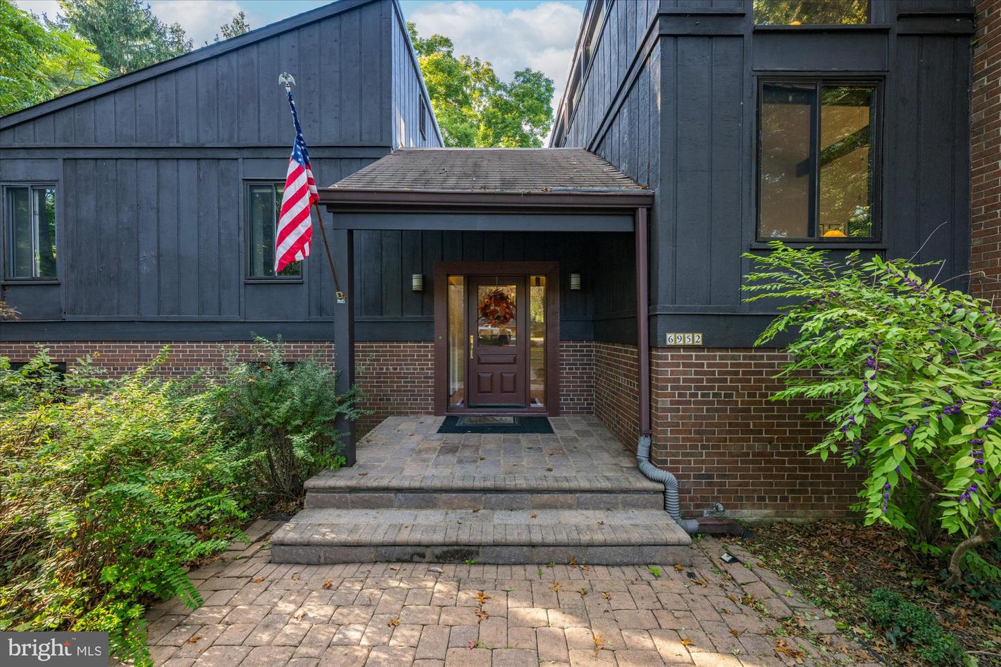 6952 DUNCRAIG CT, MCLEAN, Virginia 22101, 5 Bedrooms Bedrooms, ,4 BathroomsBathrooms,Residential,For sale,6952 DUNCRAIG CT,VAFX2275168 MLS # VAFX2275168
