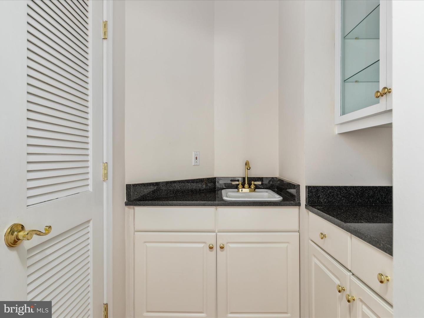 12028 WALNUT BRANCH RD, RESTON, Virginia 20194, 5 Bedrooms Bedrooms, ,5 BathroomsBathrooms,Residential,For sale,12028 WALNUT BRANCH RD,VAFX2275188 MLS # VAFX2275188