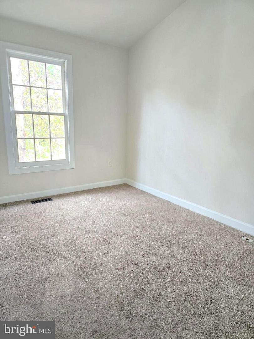 15546 TRAVAILER CT, WOODBRIDGE, Virginia 22193, 4 Bedrooms Bedrooms, 7 Rooms Rooms,2 BathroomsBathrooms,Residential,For sale,15546 TRAVAILER CT,VAPW2103854 MLS # VAPW2103854