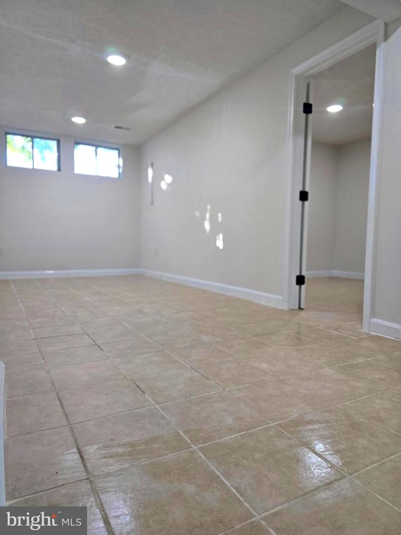 15546 TRAVAILER CT, WOODBRIDGE, Virginia 22193, 4 Bedrooms Bedrooms, 7 Rooms Rooms,2 BathroomsBathrooms,Residential,For sale,15546 TRAVAILER CT,VAPW2103854 MLS # VAPW2103854