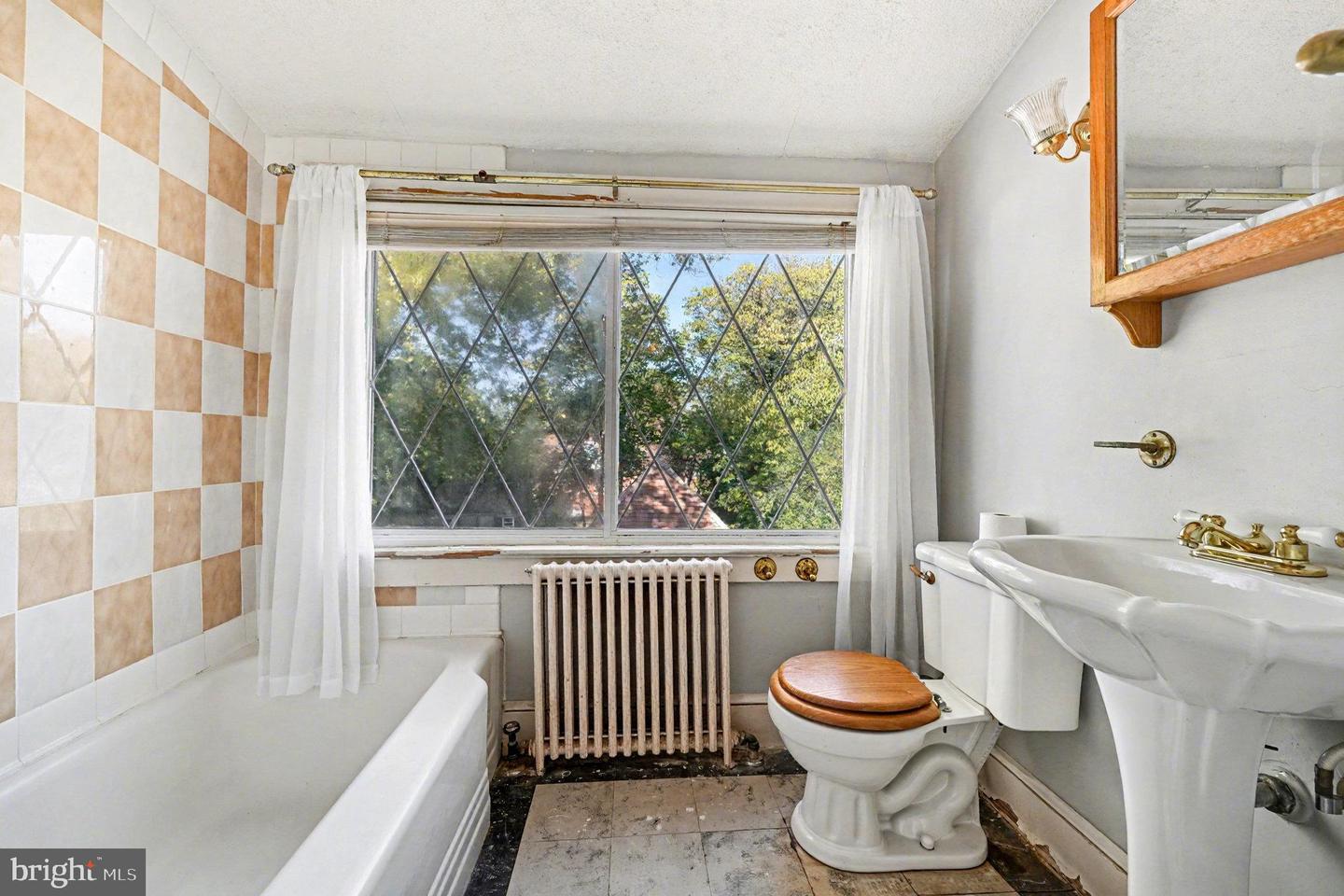 1321 PARCELL ST, FREDERICKSBURG, Virginia 22401, 4 Bedrooms Bedrooms, ,2 BathroomsBathrooms,Residential,For sale,1321 PARCELL ST,VAFB2009026 MLS # VAFB2009026