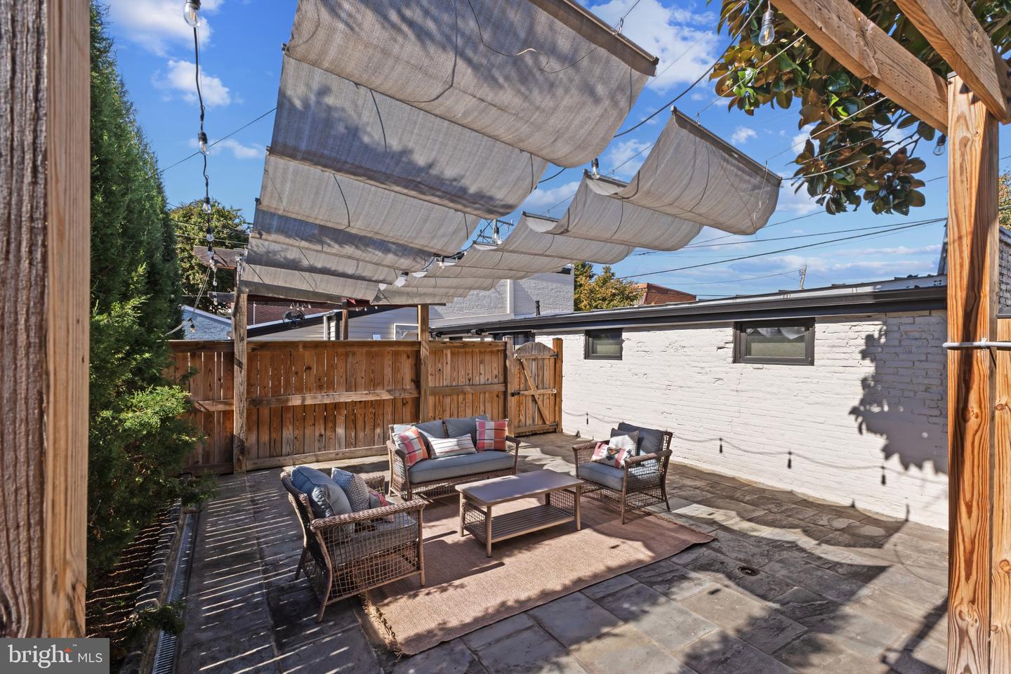 334 N PATRICK ST, ALEXANDRIA, Virginia 22314, 3 Bedrooms Bedrooms, ,2 BathroomsBathrooms,Residential,For sale,334 N PATRICK ST,VAAX2050436 MLS # VAAX2050436