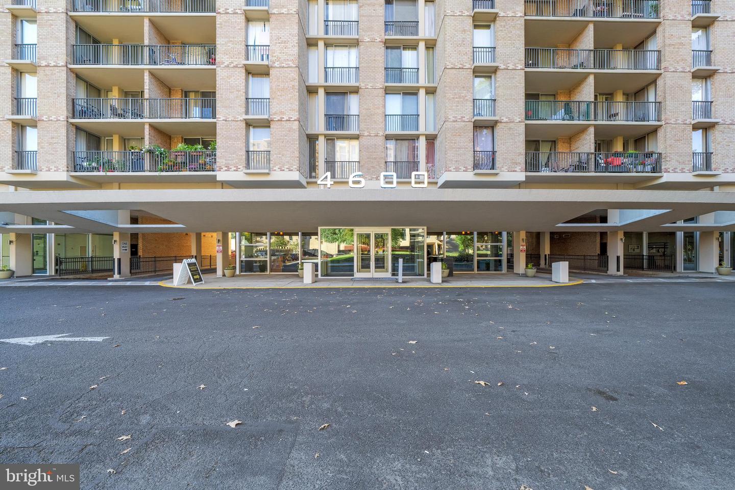 4600 S FOUR MILE RUN DR #423, ARLINGTON, Virginia 22204, 1 Room Rooms,1 BathroomBathrooms,Residential,For sale,4600 S FOUR MILE RUN DR #423,VAAR2064678 MLS # VAAR2064678