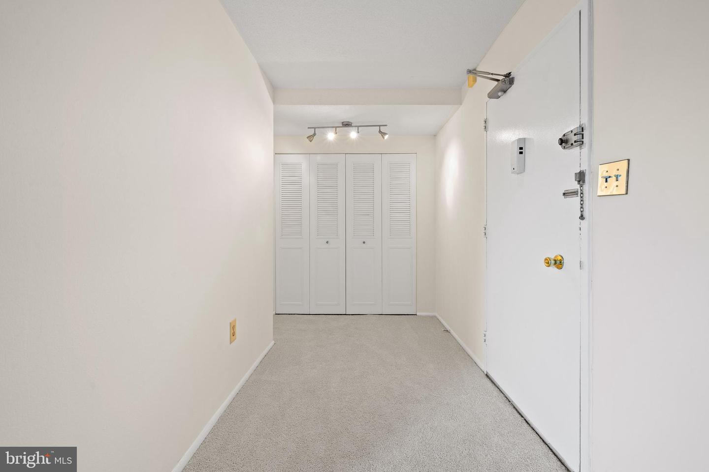 4600 S FOUR MILE RUN DR #423, ARLINGTON, Virginia 22204, 1 Room Rooms,1 BathroomBathrooms,Residential,For sale,4600 S FOUR MILE RUN DR #423,VAAR2064678 MLS # VAAR2064678