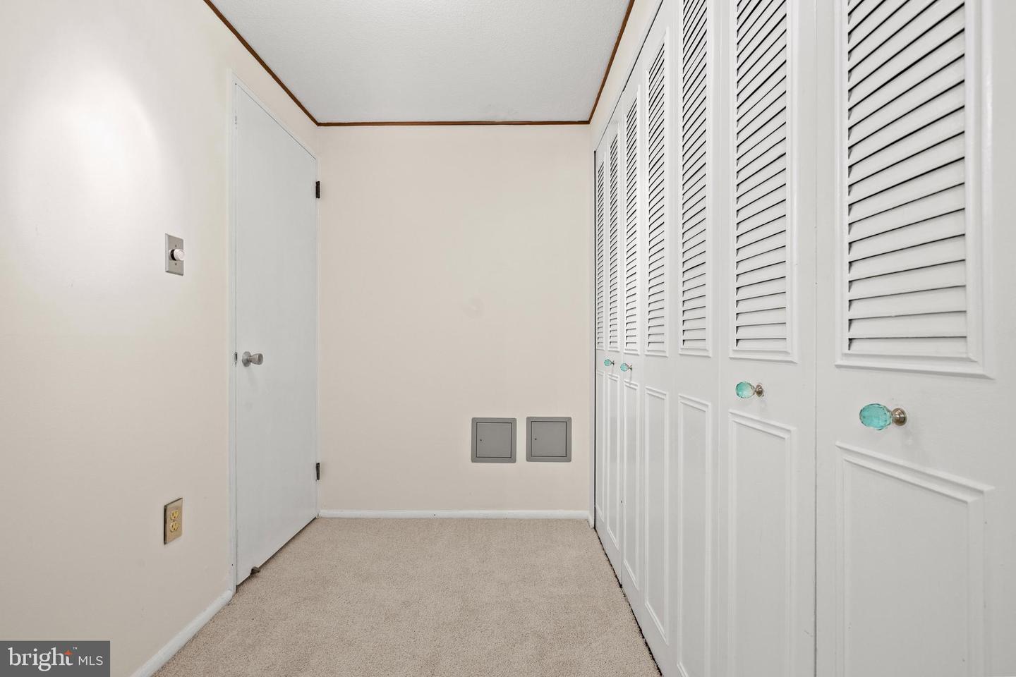 4600 S FOUR MILE RUN DR #423, ARLINGTON, Virginia 22204, 1 Room Rooms,1 BathroomBathrooms,Residential,For sale,4600 S FOUR MILE RUN DR #423,VAAR2064678 MLS # VAAR2064678
