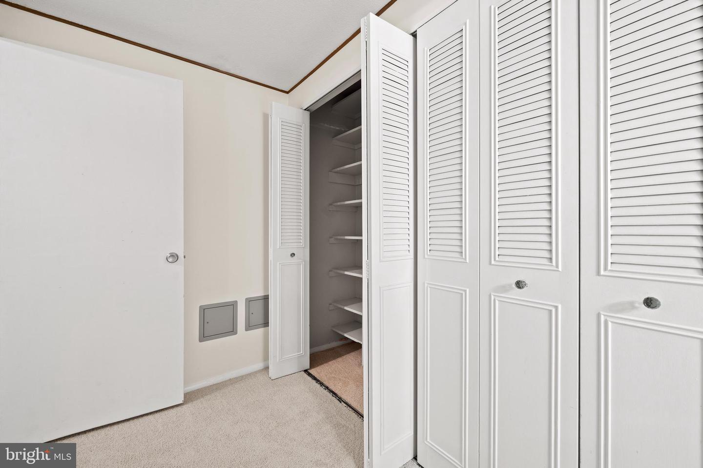 4600 S FOUR MILE RUN DR #423, ARLINGTON, Virginia 22204, 1 Room Rooms,1 BathroomBathrooms,Residential,For sale,4600 S FOUR MILE RUN DR #423,VAAR2064678 MLS # VAAR2064678