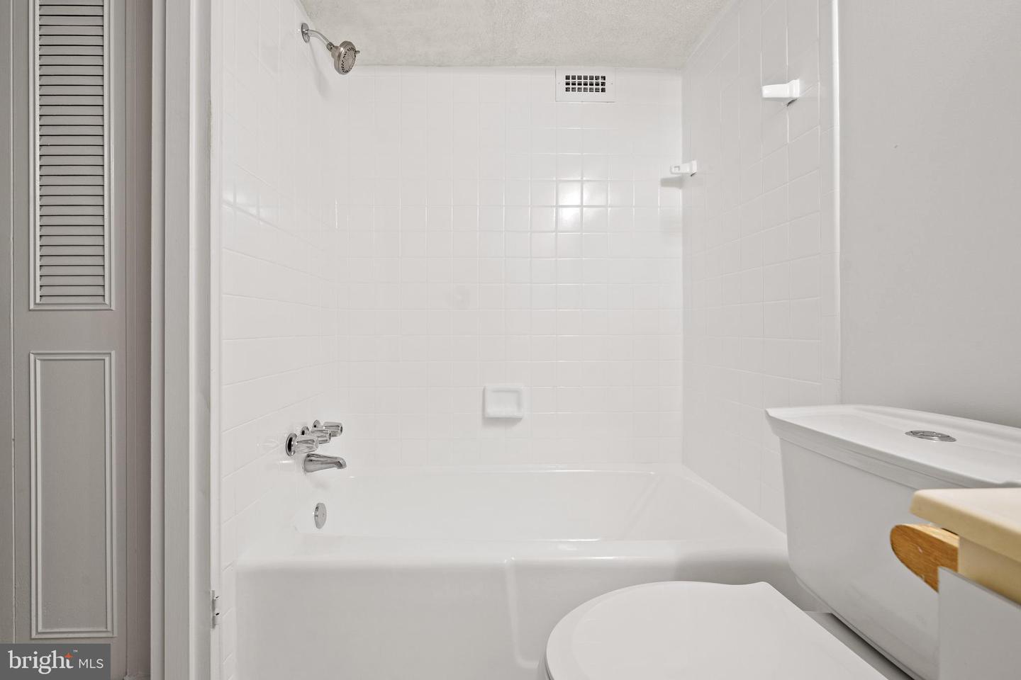 4600 S FOUR MILE RUN DR #423, ARLINGTON, Virginia 22204, 1 Room Rooms,1 BathroomBathrooms,Residential,For sale,4600 S FOUR MILE RUN DR #423,VAAR2064678 MLS # VAAR2064678