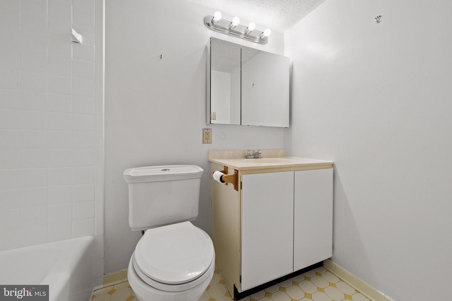 4600 S FOUR MILE RUN DR #423, ARLINGTON, Virginia 22204, 1 Room Rooms,1 BathroomBathrooms,Residential,For sale,4600 S FOUR MILE RUN DR #423,VAAR2064678 MLS # VAAR2064678