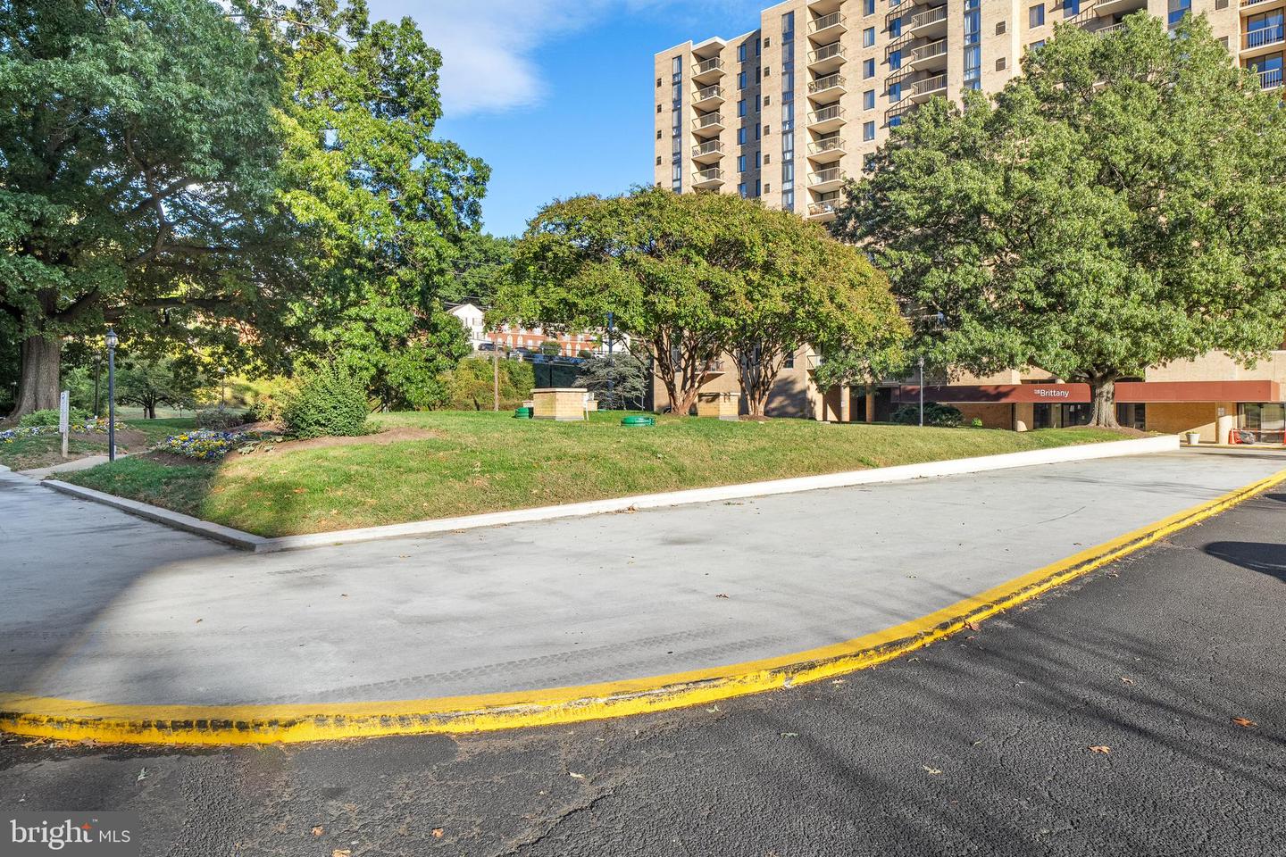 4600 S FOUR MILE RUN DR #423, ARLINGTON, Virginia 22204, 1 Room Rooms,1 BathroomBathrooms,Residential,For sale,4600 S FOUR MILE RUN DR #423,VAAR2064678 MLS # VAAR2064678