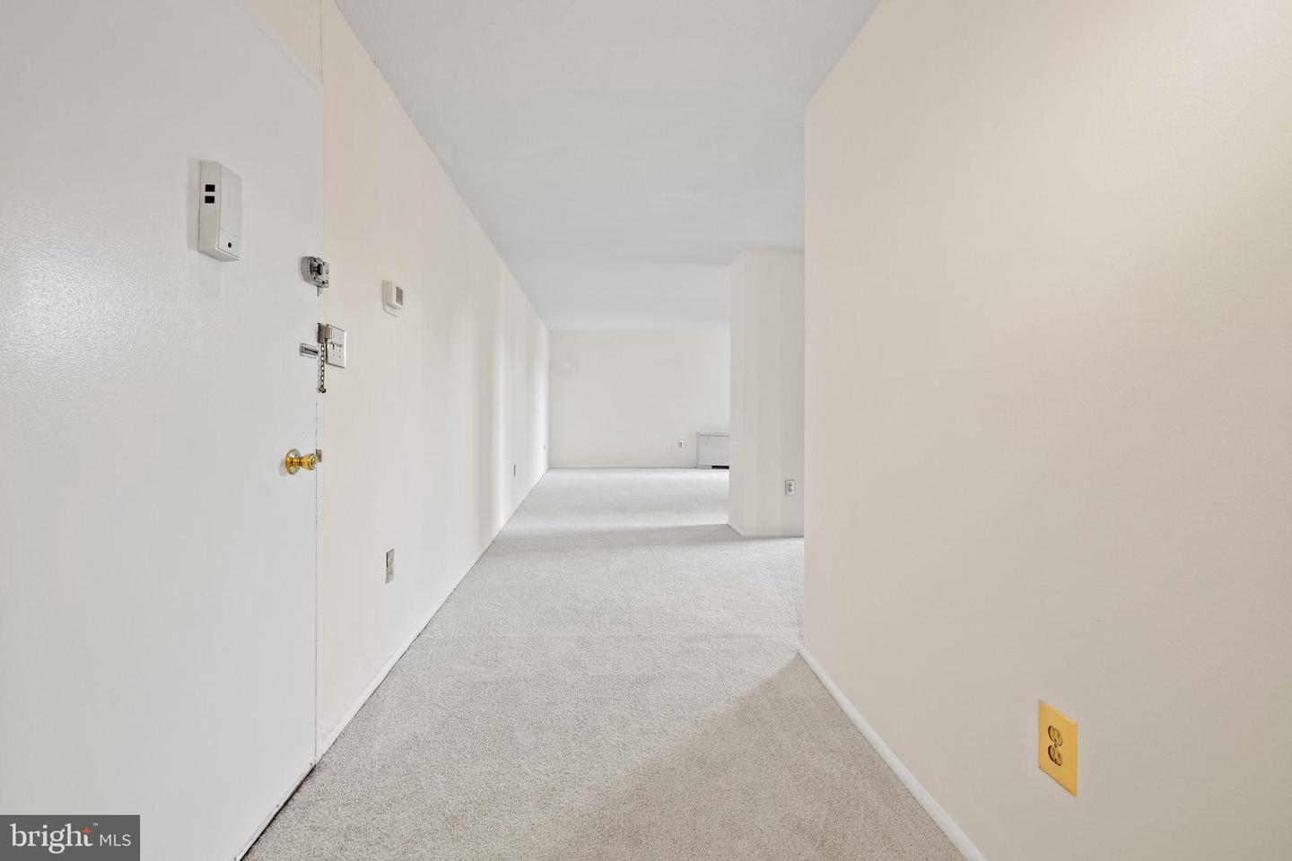 4600 S FOUR MILE RUN DR #423, ARLINGTON, Virginia 22204, 1 Room Rooms,1 BathroomBathrooms,Residential,For sale,4600 S FOUR MILE RUN DR #423,VAAR2064678 MLS # VAAR2064678
