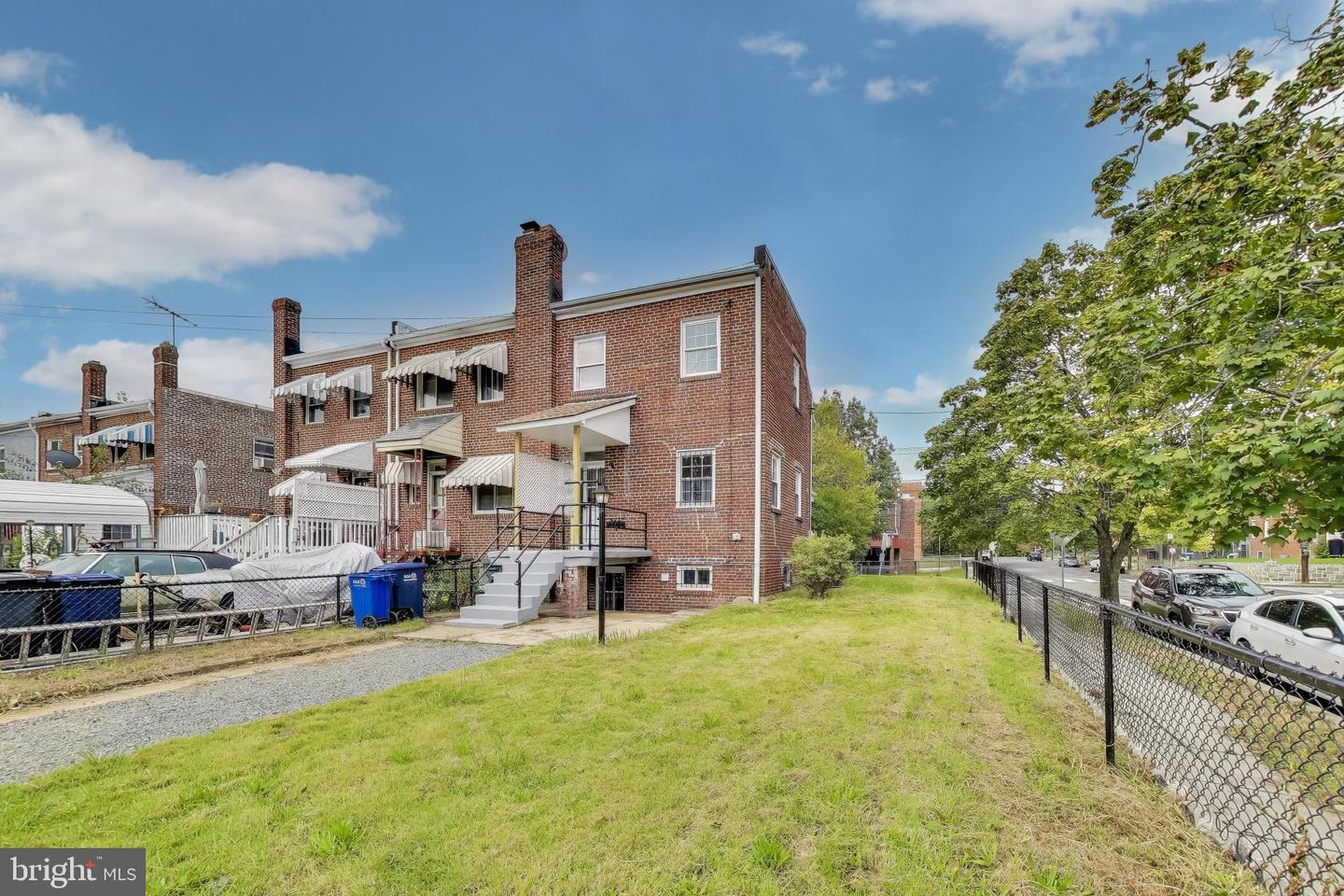 1700 FORT DAVIS ST SE, WASHINGTON, District Of Columbia 20020, 4 Bedrooms Bedrooms, ,2 BathroomsBathrooms,Residential,For sale,1700 FORT DAVIS ST SE,DCDC2225230 MLS # DCDC2225230