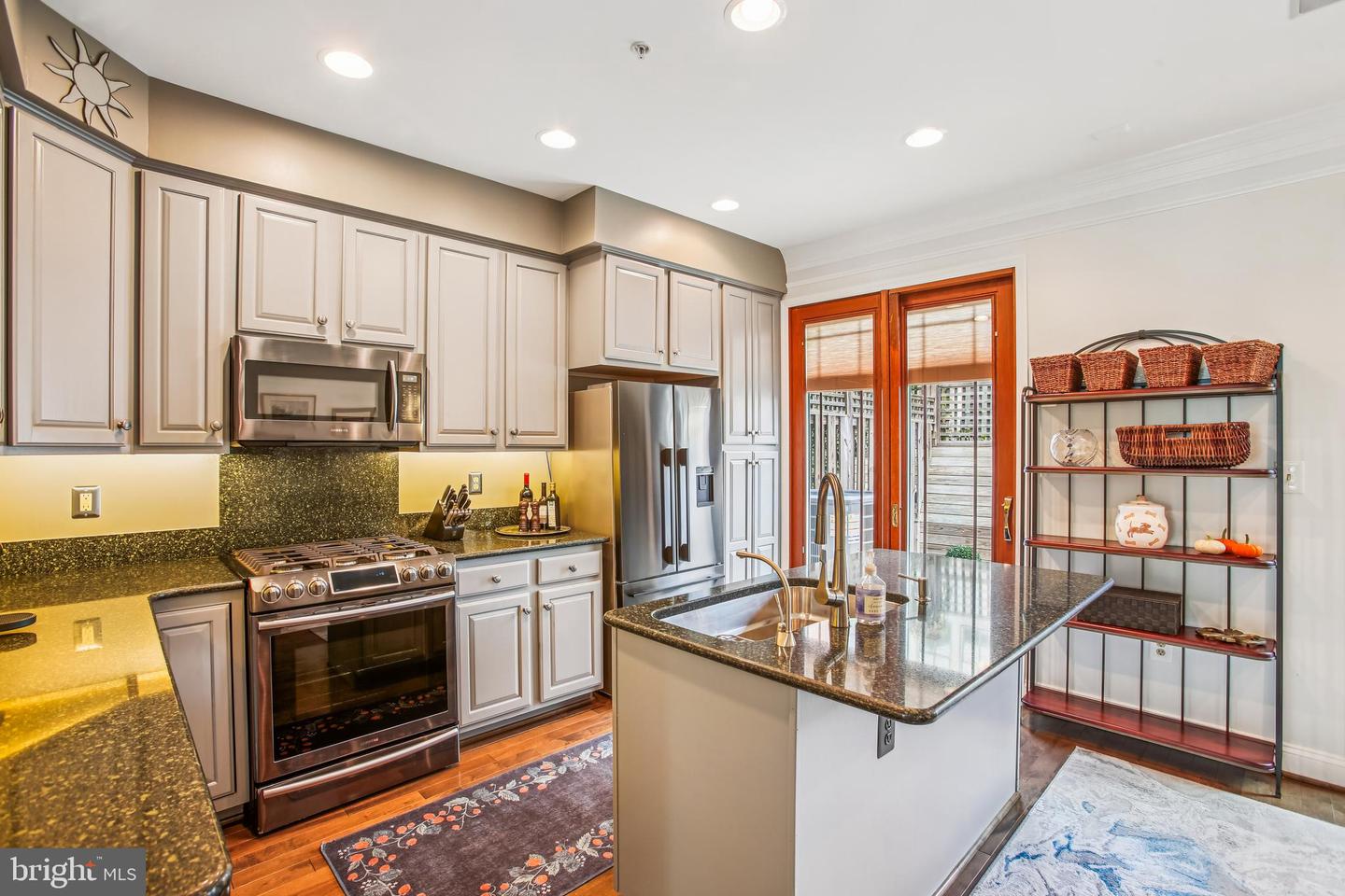 313 HEARTHSTONE MEWS, ALEXANDRIA, Virginia 22314, 3 Bedrooms Bedrooms, ,3 BathroomsBathrooms,Residential,For sale,313 HEARTHSTONE MEWS,VAAX2050646 MLS # VAAX2050646