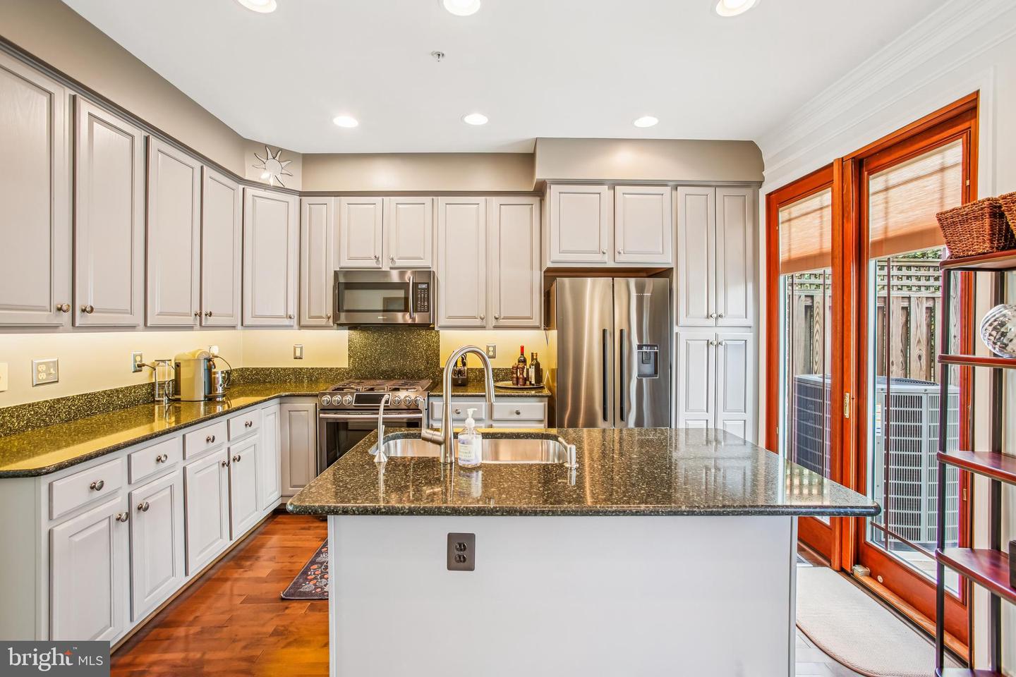 313 HEARTHSTONE MEWS, ALEXANDRIA, Virginia 22314, 3 Bedrooms Bedrooms, ,3 BathroomsBathrooms,Residential,For sale,313 HEARTHSTONE MEWS,VAAX2050646 MLS # VAAX2050646