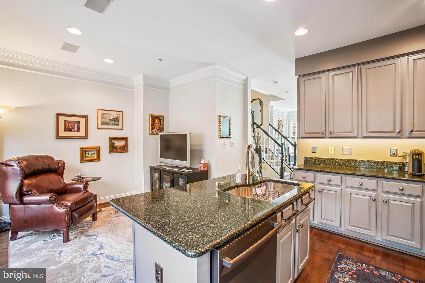 313 HEARTHSTONE MEWS, ALEXANDRIA, Virginia 22314, 3 Bedrooms Bedrooms, ,3 BathroomsBathrooms,Residential,For sale,313 HEARTHSTONE MEWS,VAAX2050646 MLS # VAAX2050646
