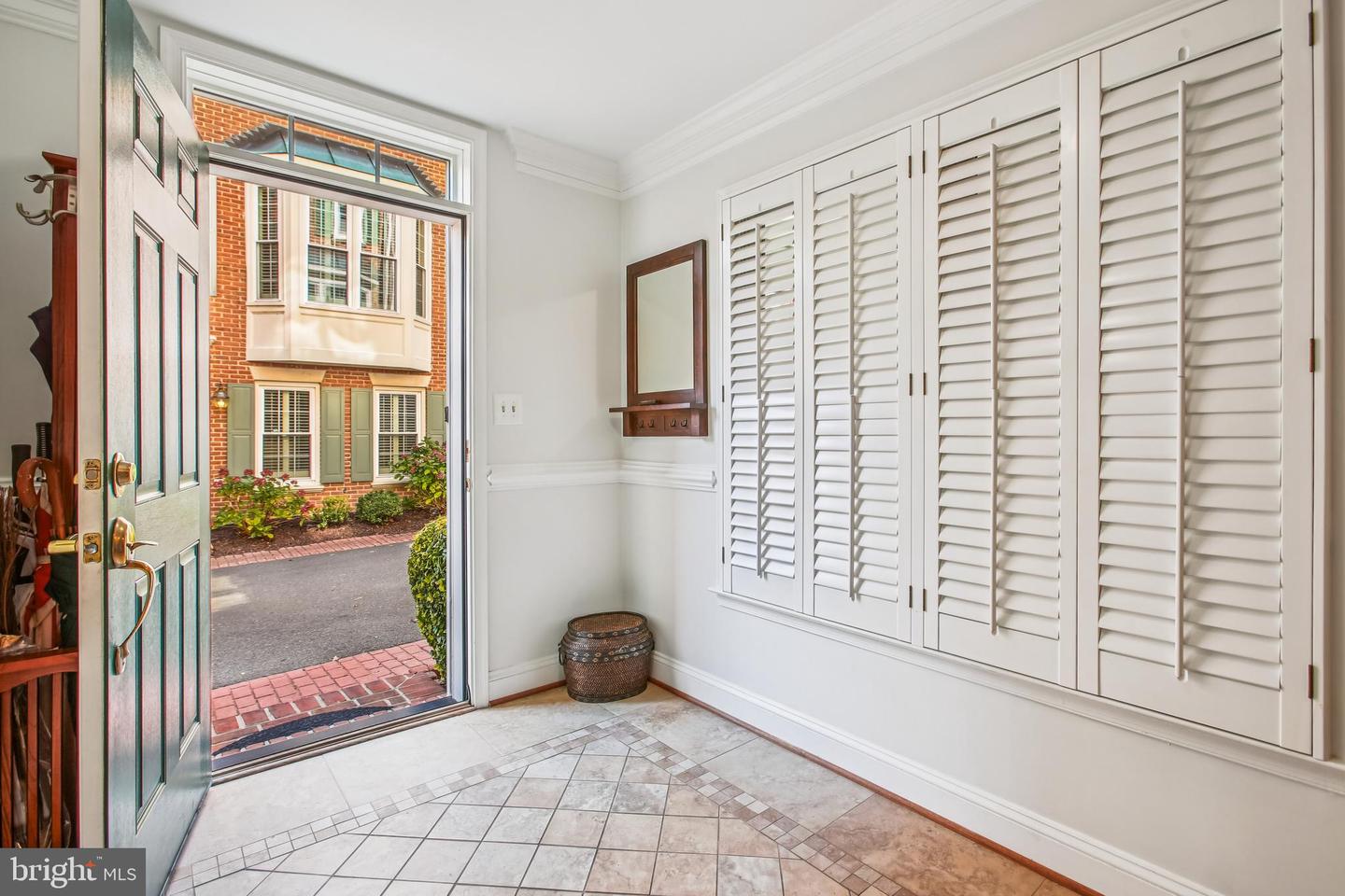 313 HEARTHSTONE MEWS, ALEXANDRIA, Virginia 22314, 3 Bedrooms Bedrooms, ,3 BathroomsBathrooms,Residential,For sale,313 HEARTHSTONE MEWS,VAAX2050646 MLS # VAAX2050646