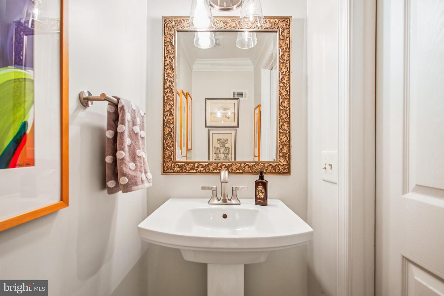 313 HEARTHSTONE MEWS, ALEXANDRIA, Virginia 22314, 3 Bedrooms Bedrooms, ,3 BathroomsBathrooms,Residential,For sale,313 HEARTHSTONE MEWS,VAAX2050646 MLS # VAAX2050646