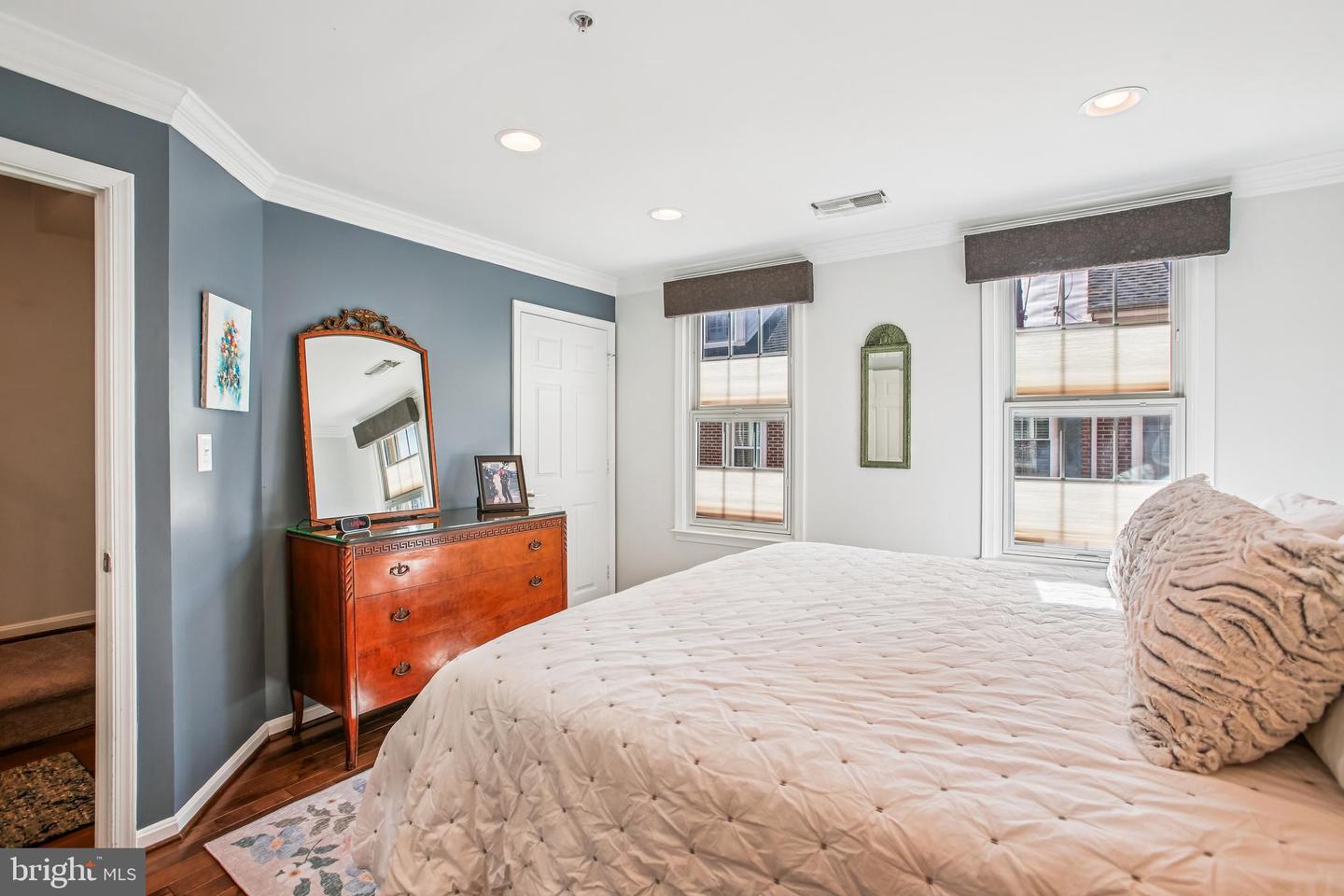 313 HEARTHSTONE MEWS, ALEXANDRIA, Virginia 22314, 3 Bedrooms Bedrooms, ,3 BathroomsBathrooms,Residential,For sale,313 HEARTHSTONE MEWS,VAAX2050646 MLS # VAAX2050646